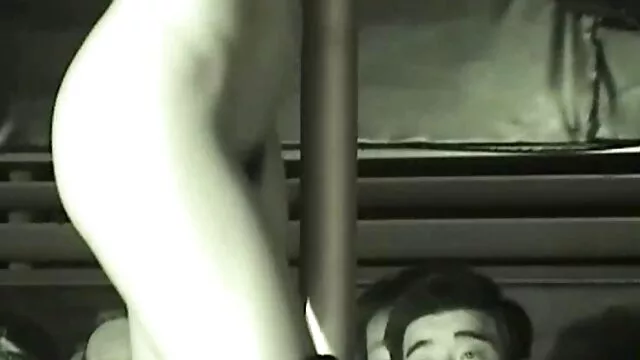 Καυτό πορνό χωρίς εγγραφή  Γκόμενα χαϊδεύοντας τον εαυτό της με τα δύο χέρια στην γκει πορνο δωρεαν κάμερα