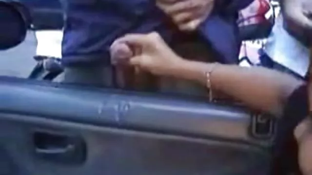 Καυτό πορνό χωρίς εγγραφή  Ένα κοκαλιάρικο κορίτσι φορώντας εσώρουχα και μια ξανθιά γυναίκα φορώντας ένα παχύ φόρεμα στην τρύπα βιντεο πορνο δωρεαν