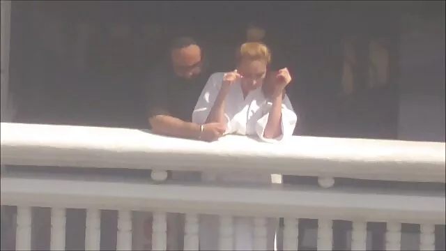 Καυτό πορνό χωρίς εγγραφή  Ο Φρανκ σεξ Bong συνομιλία με ένα busty κορίτσι σε κάλτσες δωρεαν καμερεσ πορνο